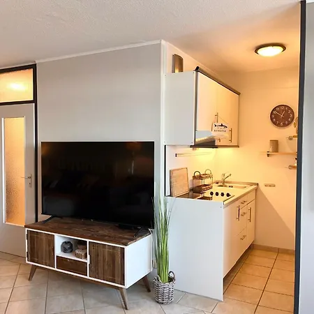 - Haus F, App 0f1202 *